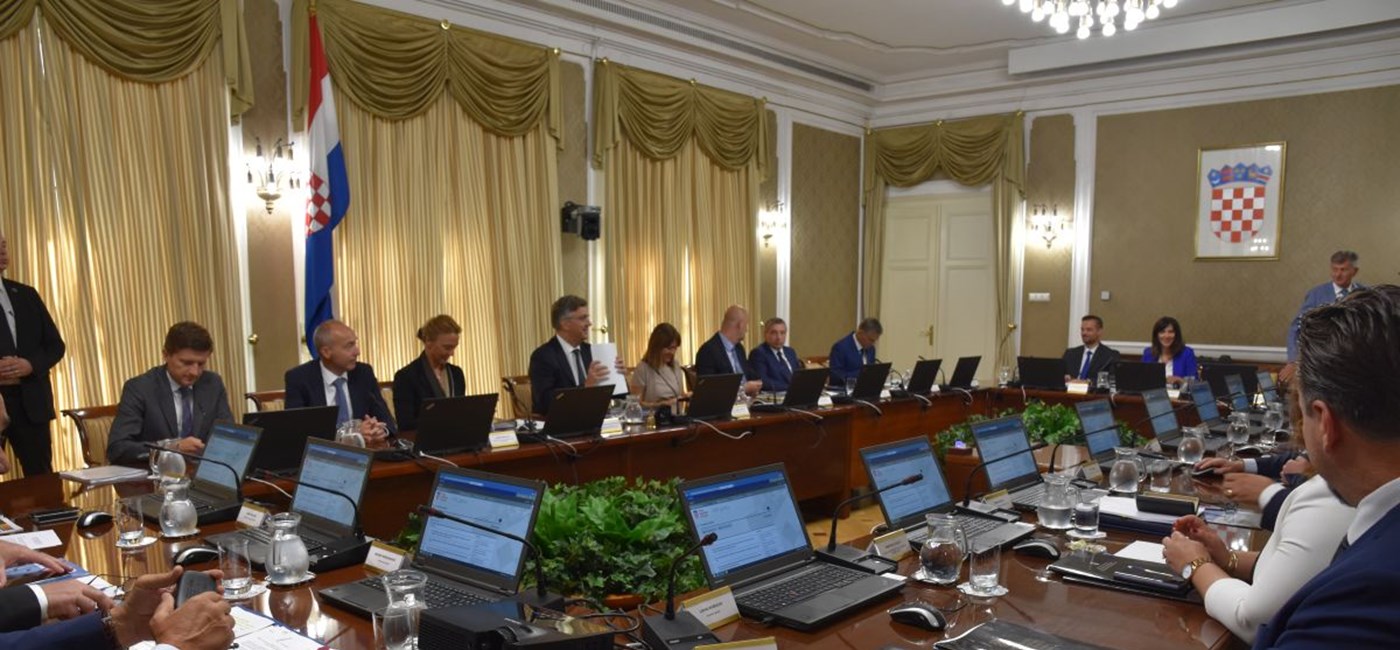 Vlada dodatno rasterećuje roditelje povećanjem sredstava za sufinanciranje troškova javnog prijevoza srednjoškolcima 